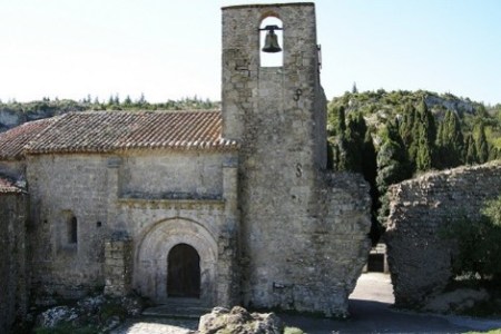 L'église romane Sainte-Léocadie de Fontjoncouse.
