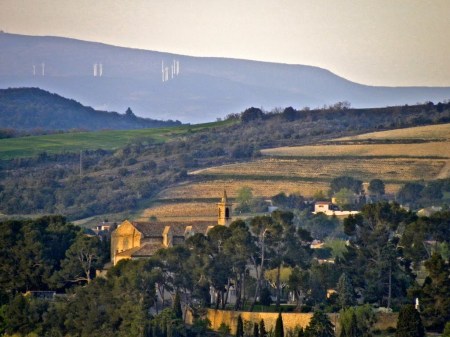 Le site de Marceille, entre Limoux et Pieusse, aujourd'hui occupé par le parc de la basilique gothique. Au fonds le pic de Nore.