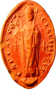 Forme : Sceau ogival, de 60 mm. Description : Évêque debout, vu de face, mitré, crossé, bénissant et accosté de deux fleurs de lys. Légende : + S(IGILLVM) CLARINI EPI.(SCOPI) CARCASSO(N)E Sources : Appendu à un acte où Olivier et Bernard de Termes, frères, cèdent leur château de Termes et leur terre du Termenès à Louis, roi de France. - 21 novembre 1228. Arch. de France, J 295, n° 6. Appendu à un acte du 16 des calendes de juillet 1229. Arch. de France, J 332, n° 2. Moulage : Archives de France, Service des Sceaux, D 6544. (D'après A.N. J 332, n°2.) Références : Reproduit dans Dom DEVIC et Dom VAISSETE, Histoire générale de Languedoc, tome V, 1745, pl. 1, n° 8a. Reproduit dans Ernest ROSCHACH, Histoire graphique de Languedoc (Histoire générale de Languedoc, tome 16), Toulouse : Privat, 1905, p.